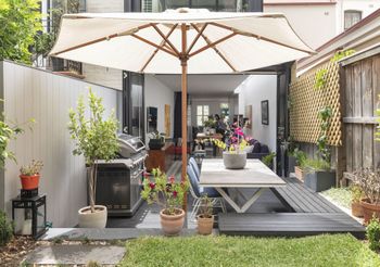 Stunning Executive Home In Glebe - Accommodation Gladstone 2