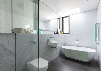 Stunning Executive Home In Glebe - Accommodation Gladstone 4