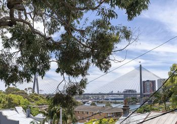 Stunning Executive Home In Glebe - Accommodation Gladstone 5