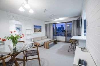 1 BR Park Breathtaking Sydney Skyline - Accommodation Gladstone 0