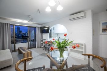 1 BR Park Breathtaking Sydney Skyline - Accommodation Gladstone 4