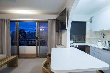 1 BR Park Breathtaking Sydney Skyline - Accommodation Gladstone 6