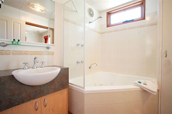 Yarraby Holiday Park - Accommodation Gladstone 1