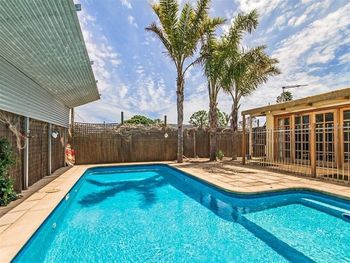 Hidden Oasis - Accommodation Gladstone 1