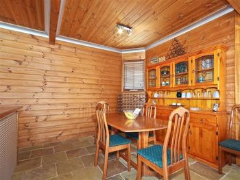 Hidden Oasis - Accommodation Gladstone 4