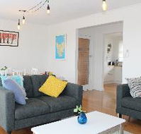 Newly Renovated Unit Waters Edge - Accommodation Gladstone