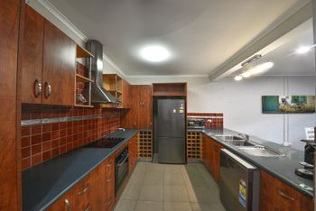 Seaclusion - Accommodation Gladstone 2