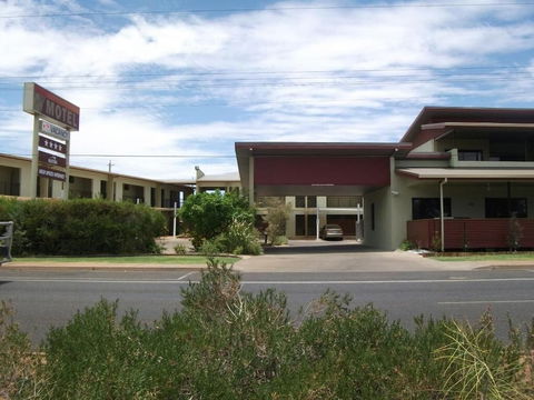Spinifex Motel & Serviced Apartments - Accommodation Gladstone 2
