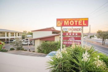 Spinifex Motel & Serviced Apartments - Accommodation Gladstone 4