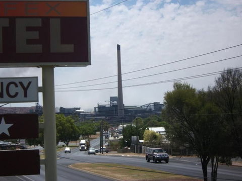 Spinifex Motel & Serviced Apartments - Accommodation Gladstone 0