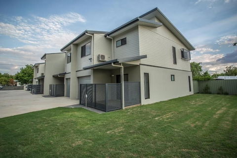 Spinifex Motel & Serviced Apartments - Accommodation Gladstone 1