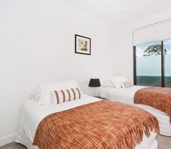 Smart Modern In St. Kilda - Accommodation Gladstone 4