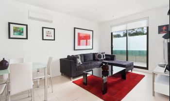 Smart Modern In St. Kilda - Accommodation Gladstone 1