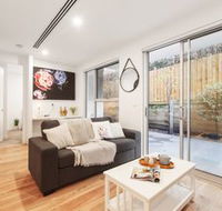 Iris Apartments by Ready Set Host - Accommodation Gladstone