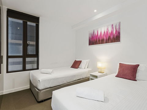 CHARLOTTE Manhatten Building Near Spencer St. & Southern Cross Station - Accommodation Gladstone 0