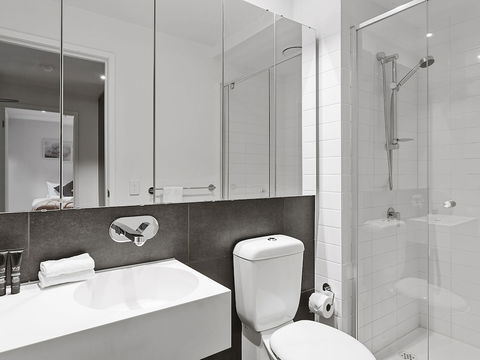 CHARLOTTE Manhatten Building Near Spencer St. & Southern Cross Station - Accommodation Gladstone 3