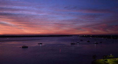Broadwater Shores Waterfront Apartments - Accommodation Gladstone 1