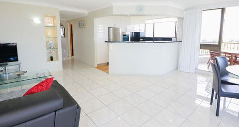 Broadwater Shores Waterfront Apartments - Accommodation Gladstone 3