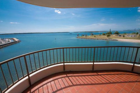 Broadwater Shores Waterfront Apartments - Accommodation Gladstone 2