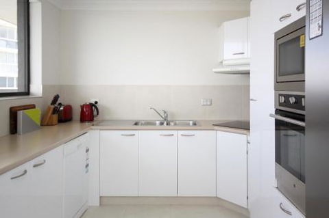 Broadwater Shores Waterfront Apartments - Accommodation Gladstone 5