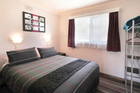 Georges Bay Apartments - Accommodation Gladstone 3