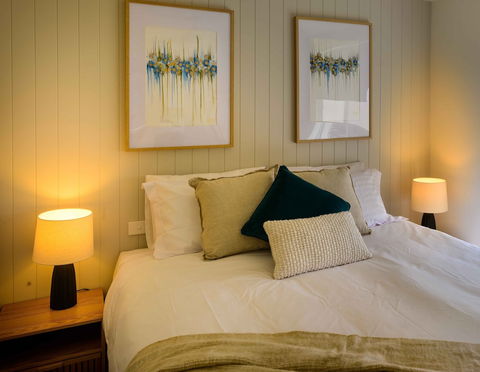Georges Bay Apartments - Accommodation Gladstone 1