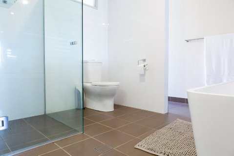 Beach & Bay Holiday House - Accommodation Gladstone 2
