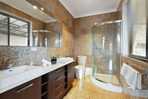 Villa De Marseilles - Melbourne - Accommodation Gladstone 2