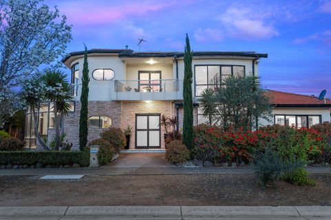 Villa De Marseilles - Melbourne - Accommodation Gladstone 0