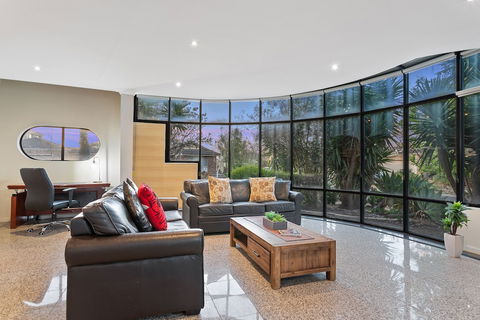 Villa De Marseilles - Melbourne - Accommodation Gladstone 3