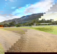 Feathertop Views and Dorm - Accommodation Gladstone