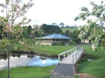 Buttercup Cottage & Private Apartment - Accommodation Gladstone 0