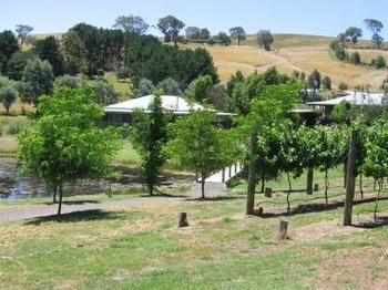 Buttercup Cottage & Private Apartment - Accommodation Gladstone 2