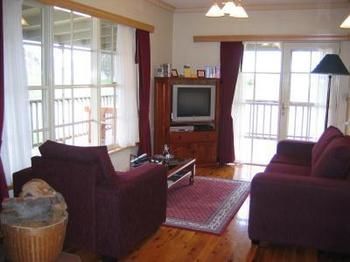 Buttercup Cottage & Private Apartment - Accommodation Gladstone 5