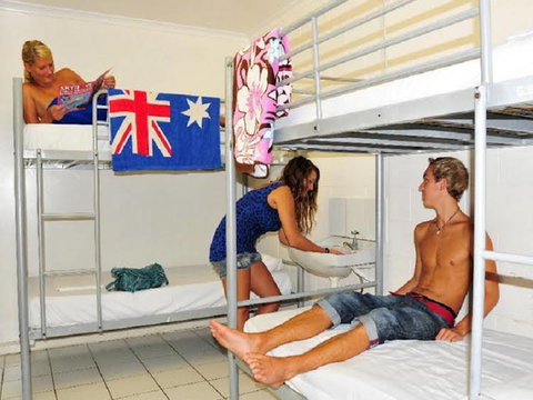 Flying Monkey Backpackers - Accommodation Gladstone 0
