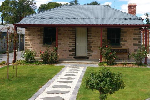 Annabelles Cottage - Accommodation Gladstone 4