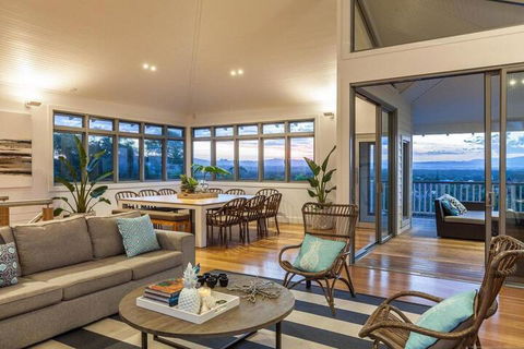 Vantage Over Byron - Accommodation Gladstone 2
