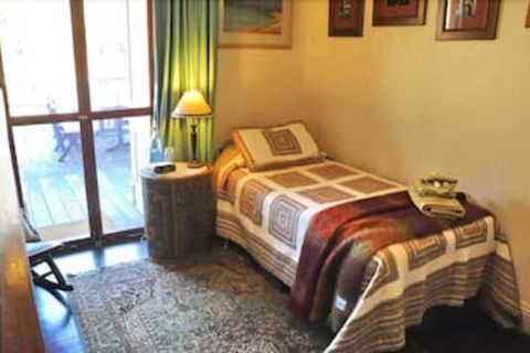 Ford House Retreat - Accommodation Gladstone 5