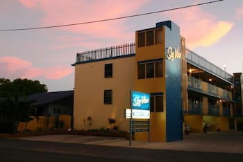 Sky View Units - Accommodation Gladstone 4