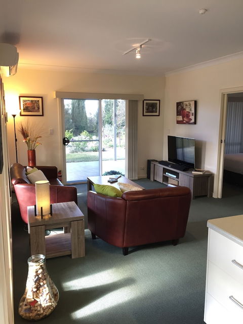 Lyreen's Apartment B&B - Accommodation Gladstone 4