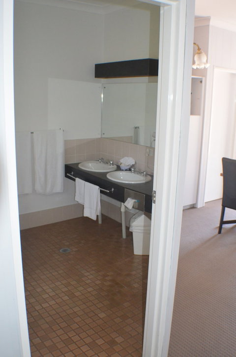 Deer Park Motor Inn - Accommodation Gladstone 5