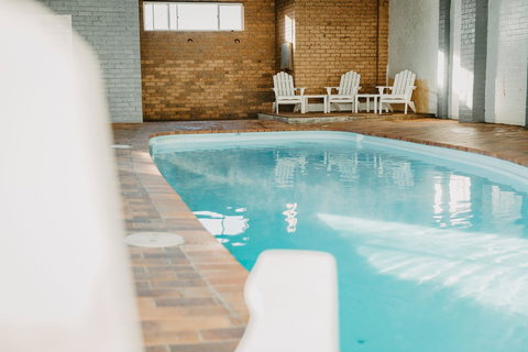 Deer Park Motor Inn - Accommodation Gladstone 2
