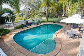 Commercial Golf Resort - Accommodation Gladstone 5
