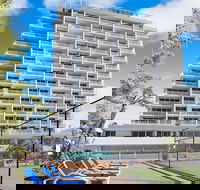 Elouera Tower Beachfront Apartments - Accommodation Gladstone