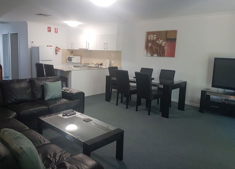 Mid City Motor Inn - Accommodation Gladstone 2