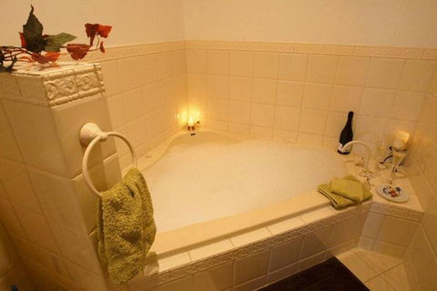 The Vintage Bed & Breakfast - Accommodation Gladstone 3
