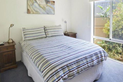 Saltaire Cottages - Accommodation Gladstone 6