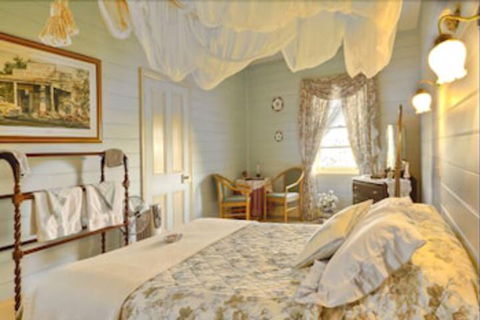 Two Story Bed & Breakfast - Accommodation Gladstone 6