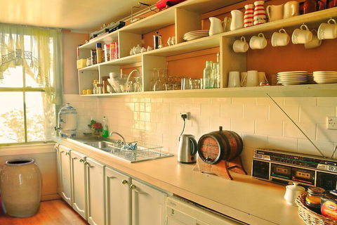Two Story Bed & Breakfast - Accommodation Gladstone 3
