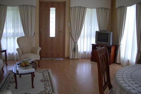 Carolynnes Cottages - Accommodation Gladstone 3